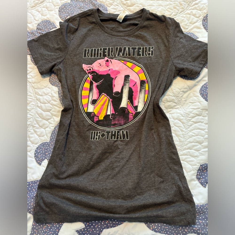 r **3 for 20**   Roger Waters concert tee